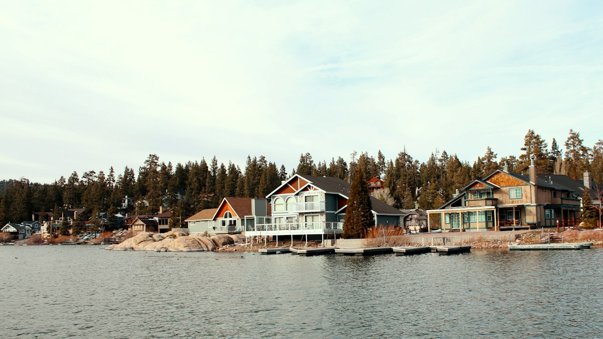 Lakefront homes and pine trees at Big Bear Lake